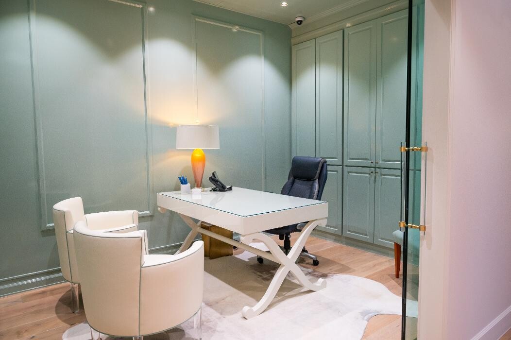 Images Kevin R. Hanz, MD. Aesthetic Plastic Surgery