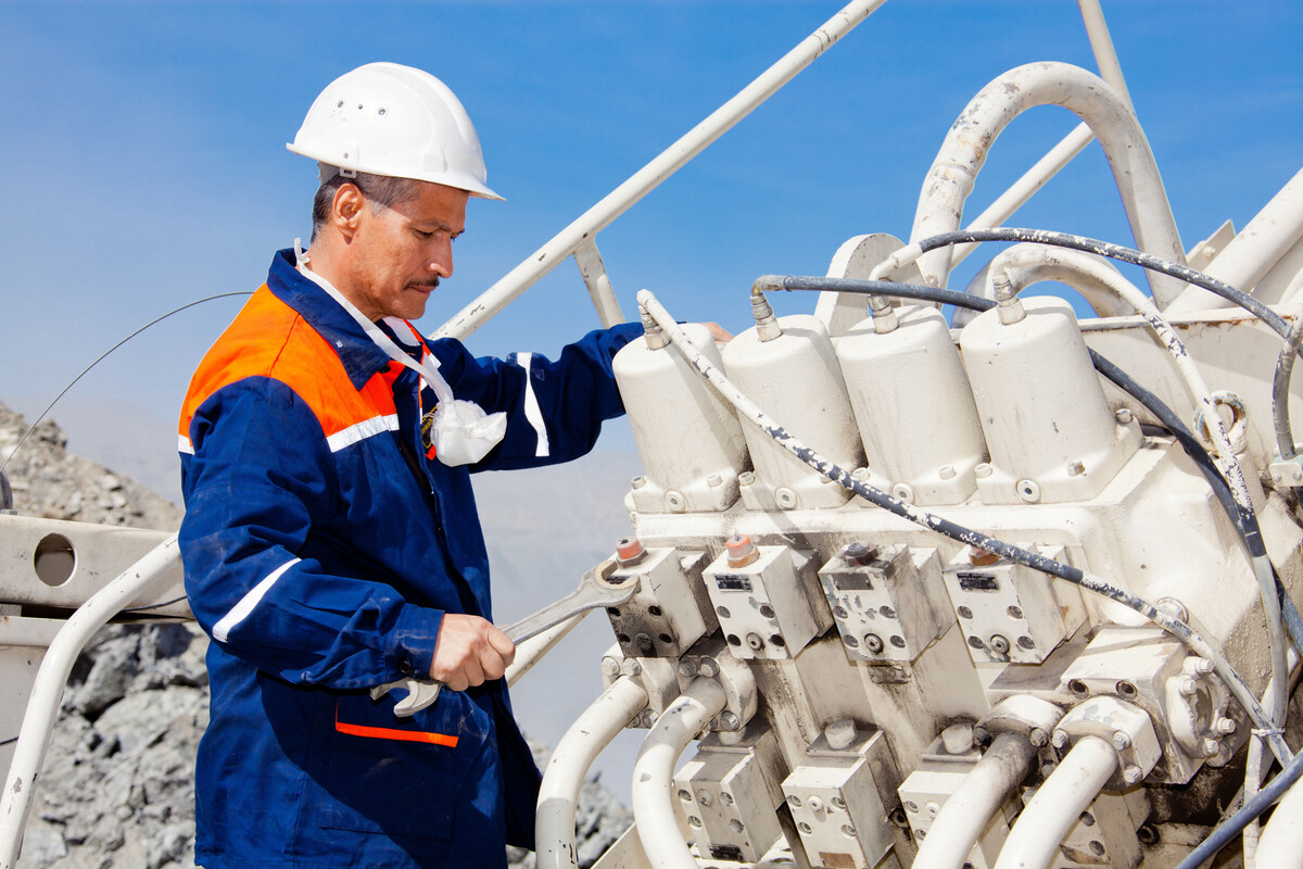 Images Lake Hydraulic & Repair Inc.