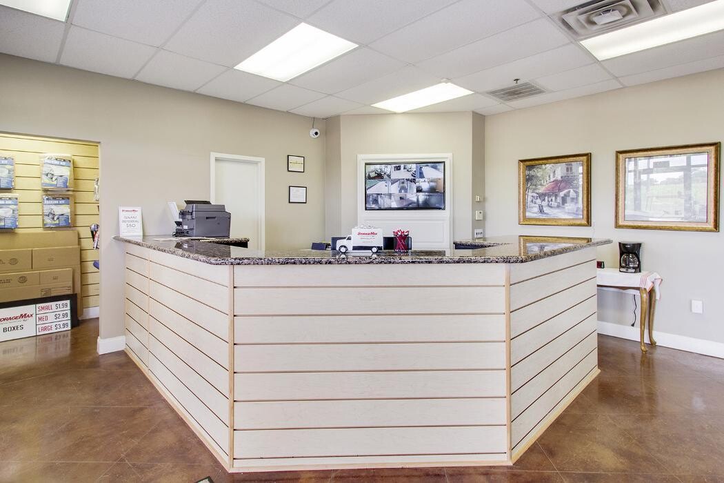 Images StorageMax Brandon