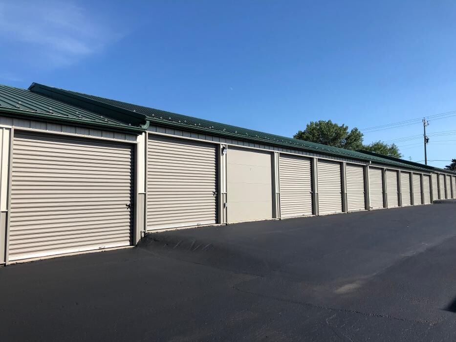 Images Superior Storage - Hartland