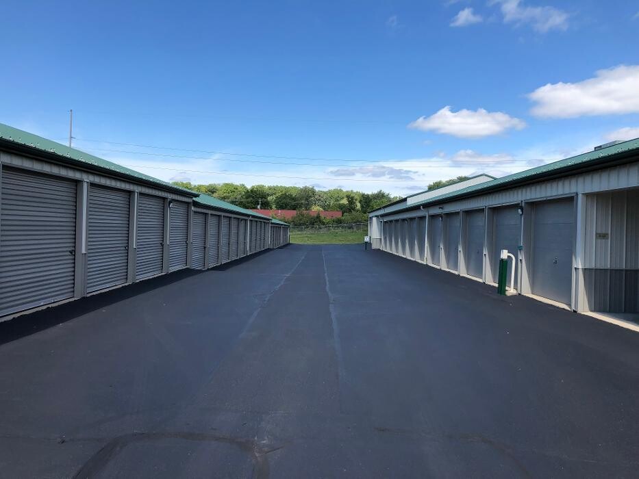 Images Superior Storage - Hartland