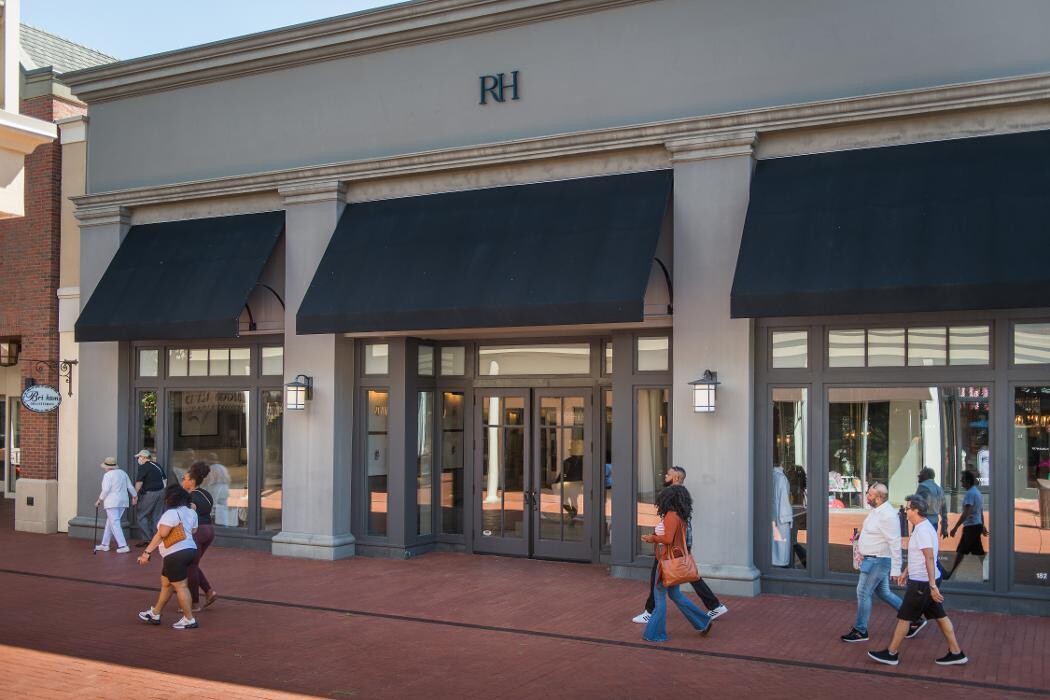 Images Stony Point Fashion Park