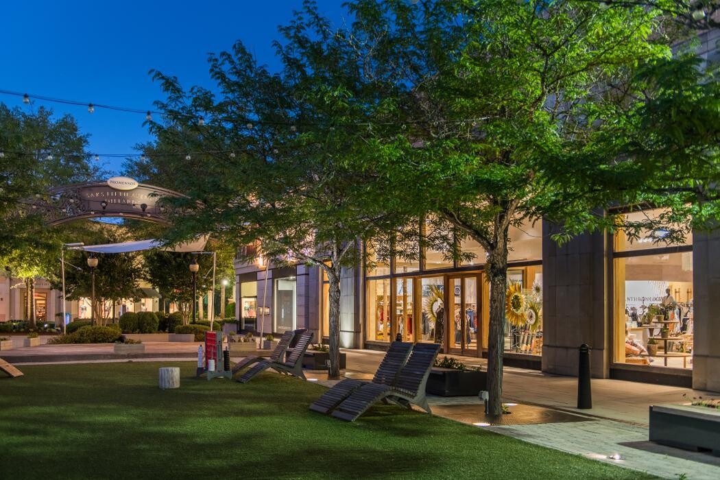 Images Stony Point Fashion Park