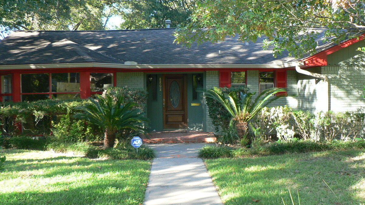 Images Jim McCreary, Century 21 FM Realty
