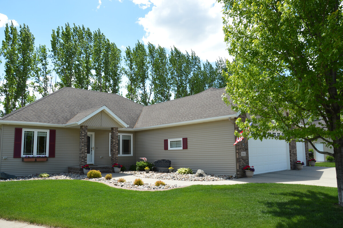 Images Jim McCreary, Century 21 FM Realty