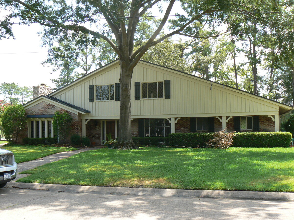 Images Jim McCreary, Century 21 FM Realty