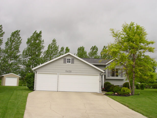 Images Jim McCreary, Century 21 FM Realty