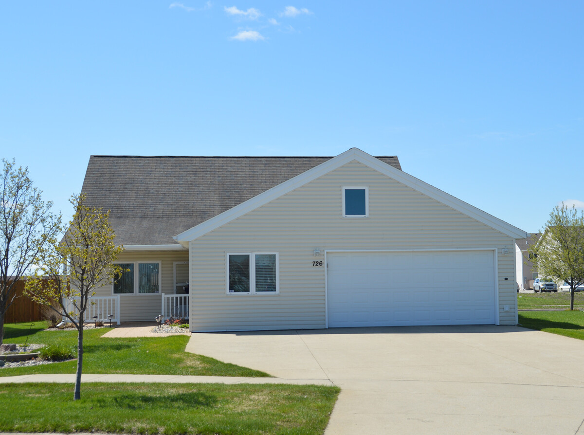 Images Jim McCreary, Century 21 FM Realty