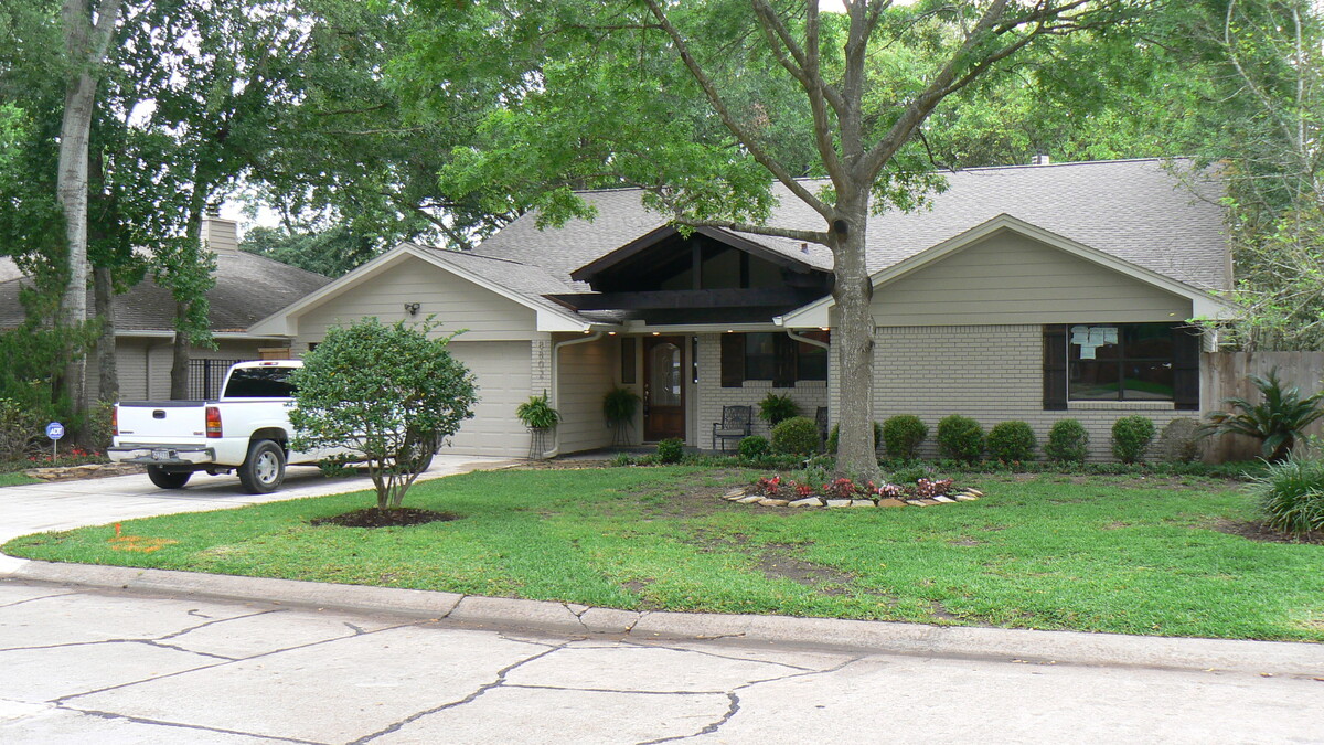 Images Jim McCreary, Century 21 FM Realty