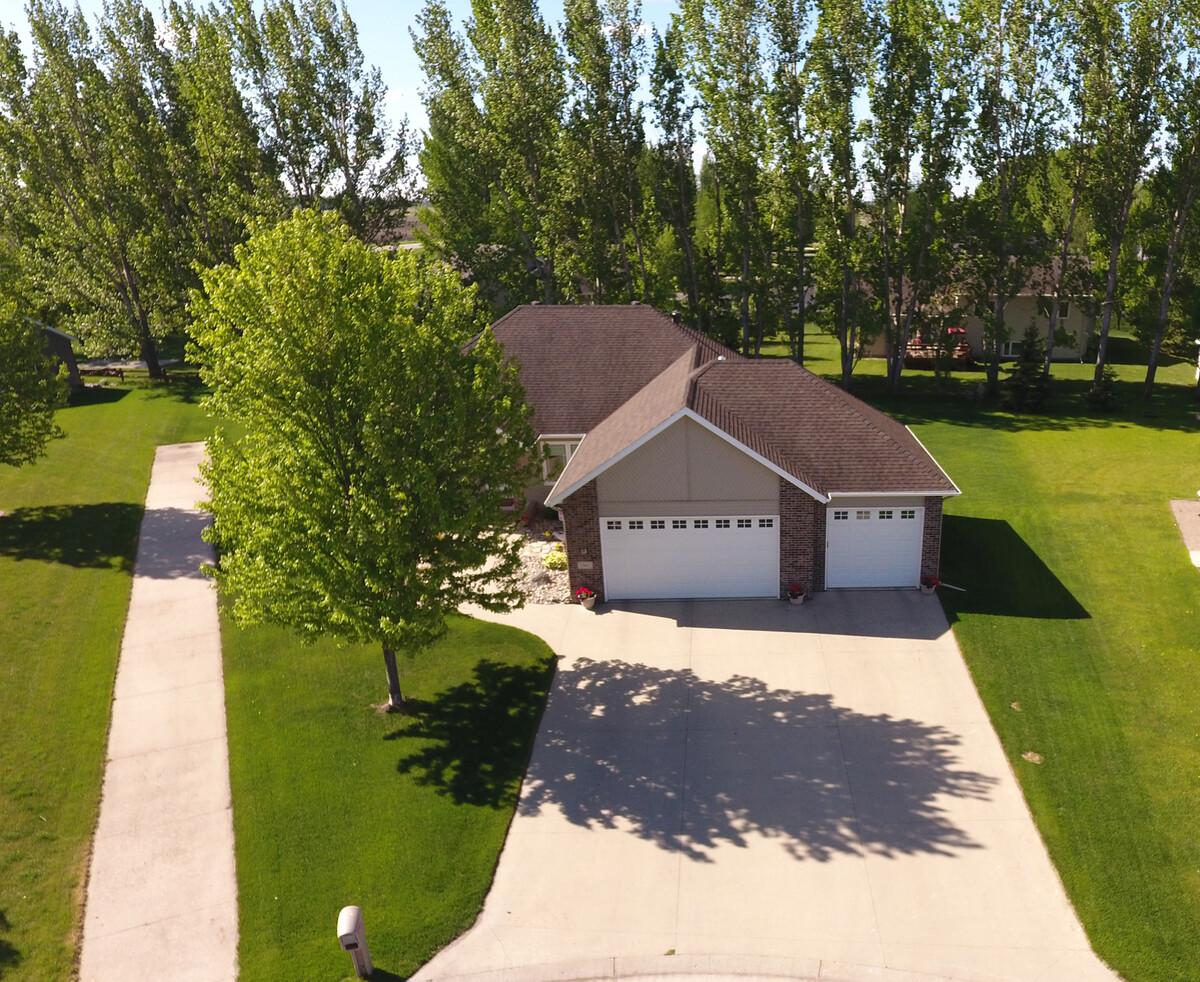 Images Jim McCreary, Century 21 FM Realty