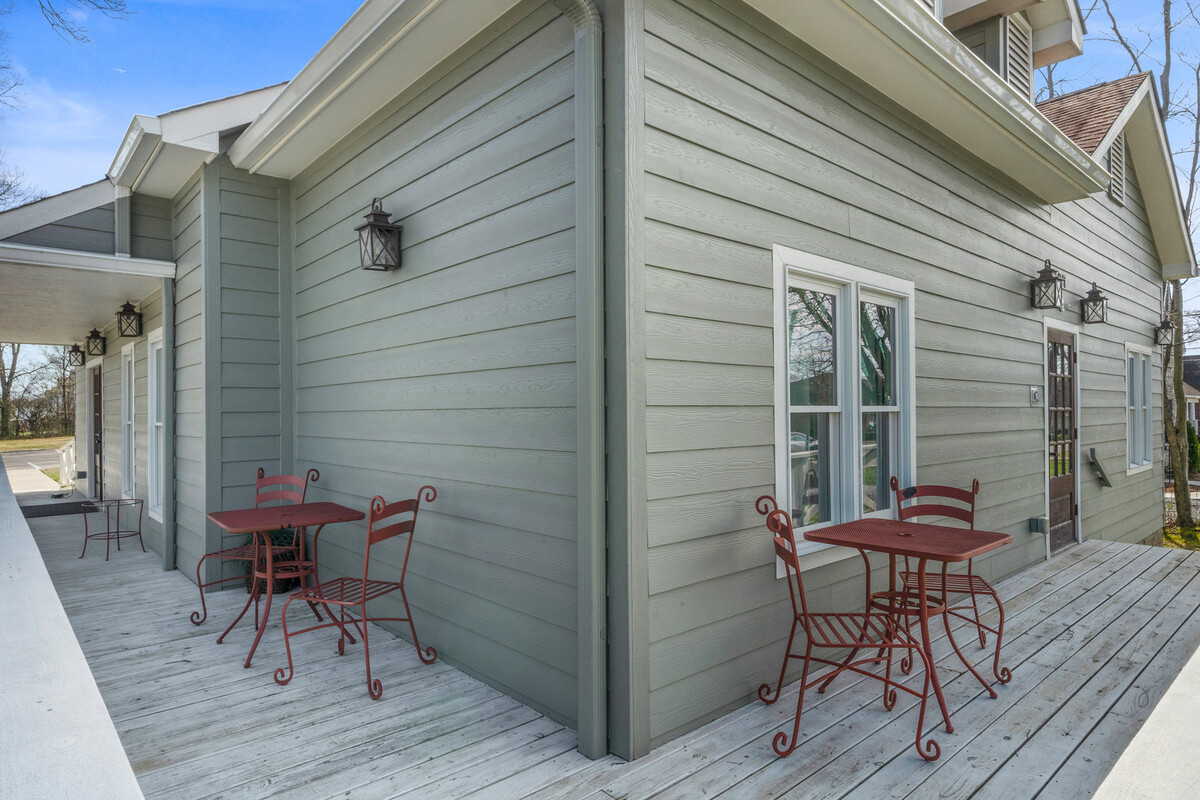 Images Renee Harrington, Realtor w/ Cope & Associates Realty & Auction