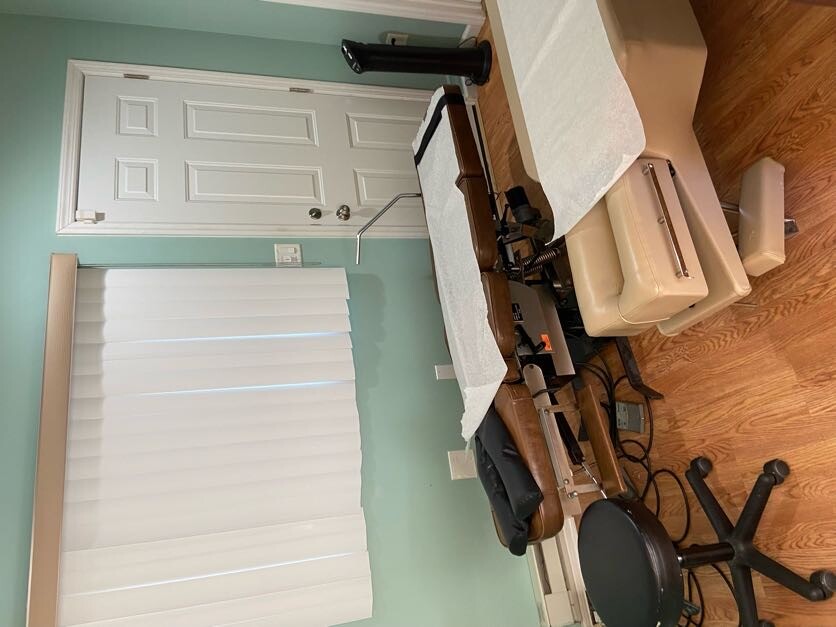 Images Dr. Jeanette Honig, Chiropractor