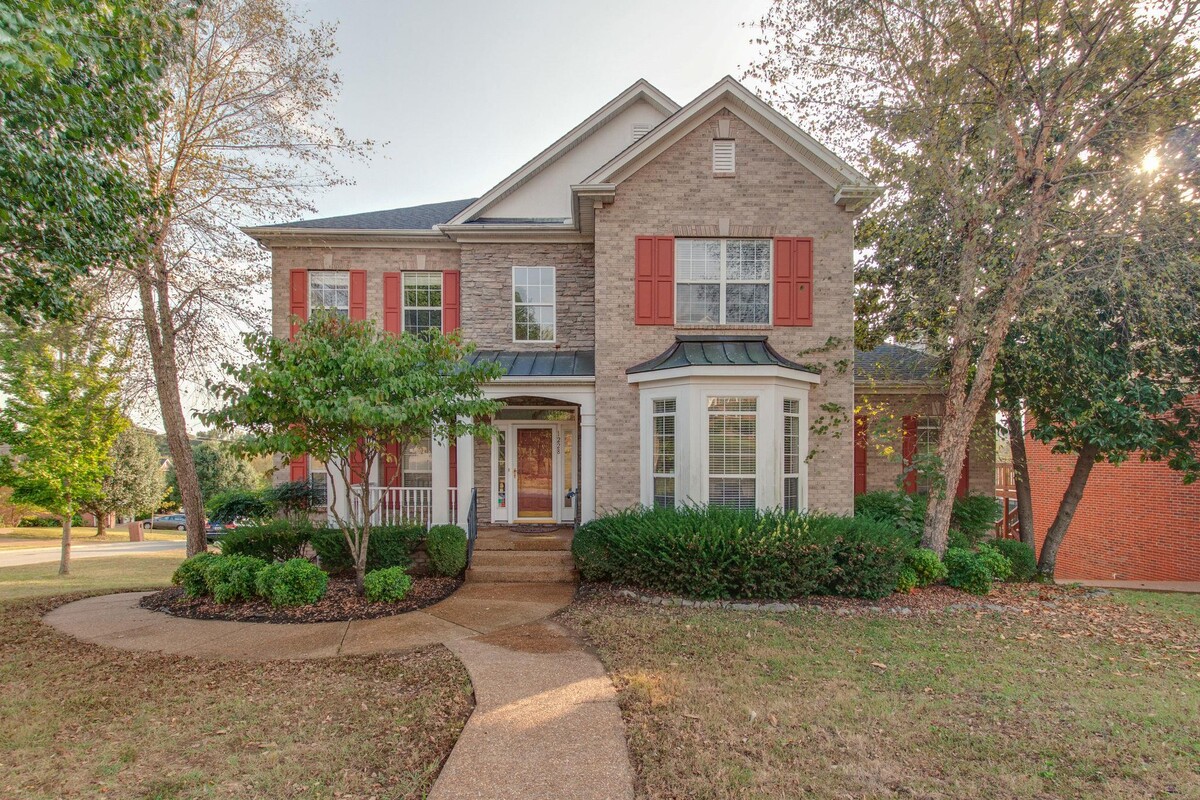 Images Debbie Herrington at RE/MAX Carriage House