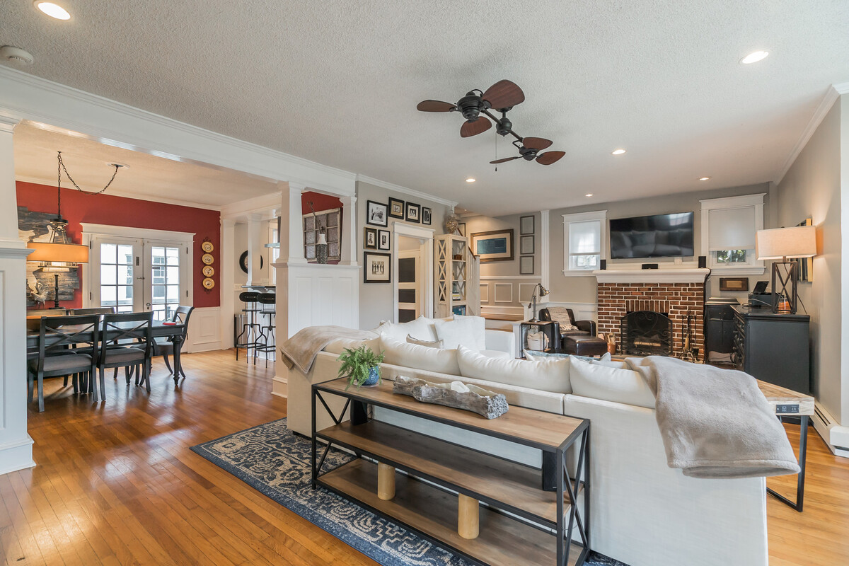 Images Jane Maslowski Real Estate