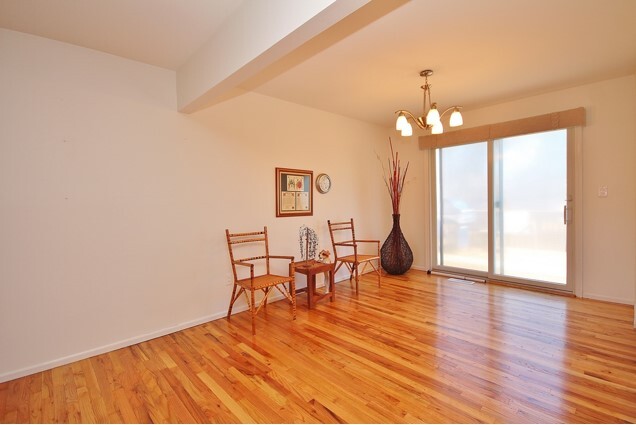 Images Lisa Mazza REALTOR - Century 21 Full Service Realty