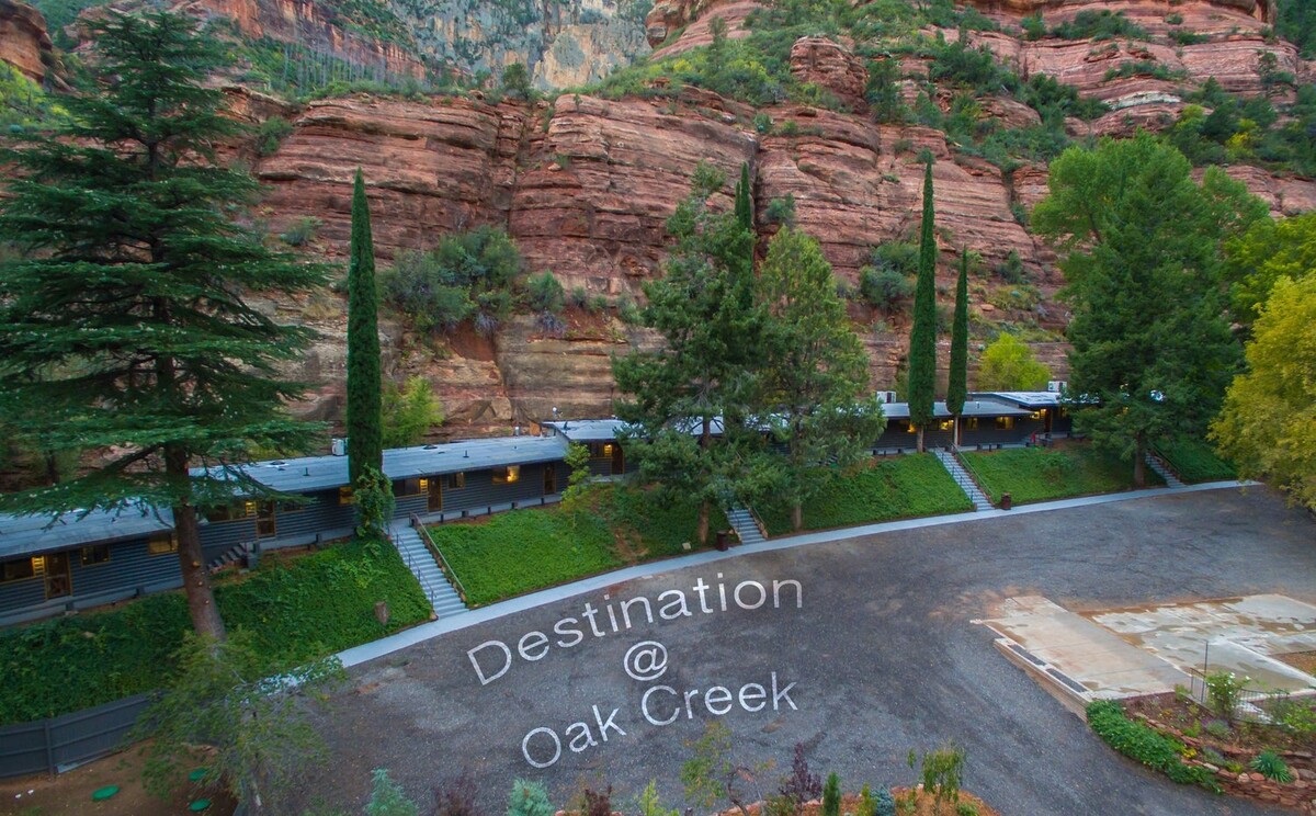 Destination @ Oak Creek Logo
