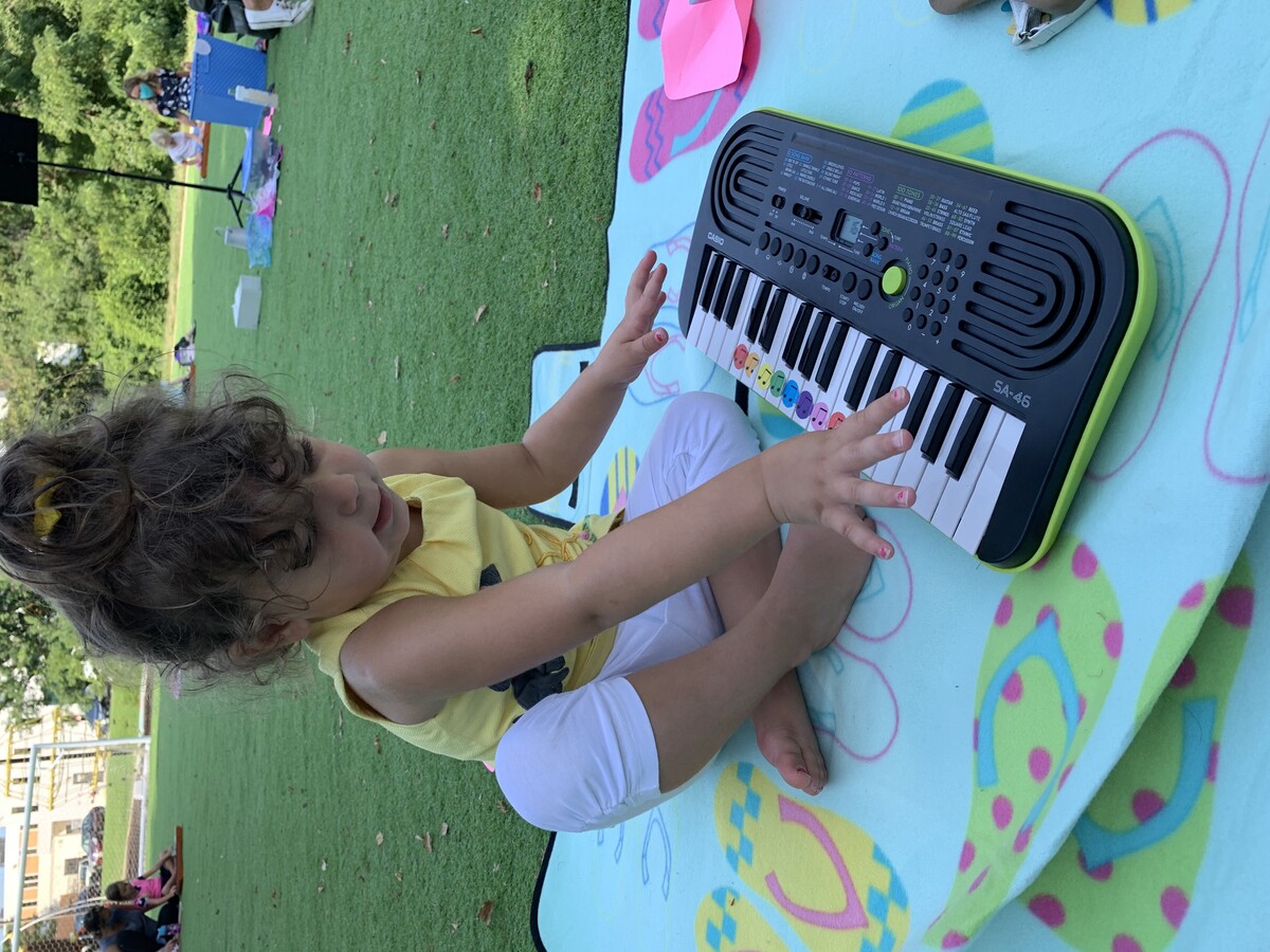 Images Naptown Sings and Plays!