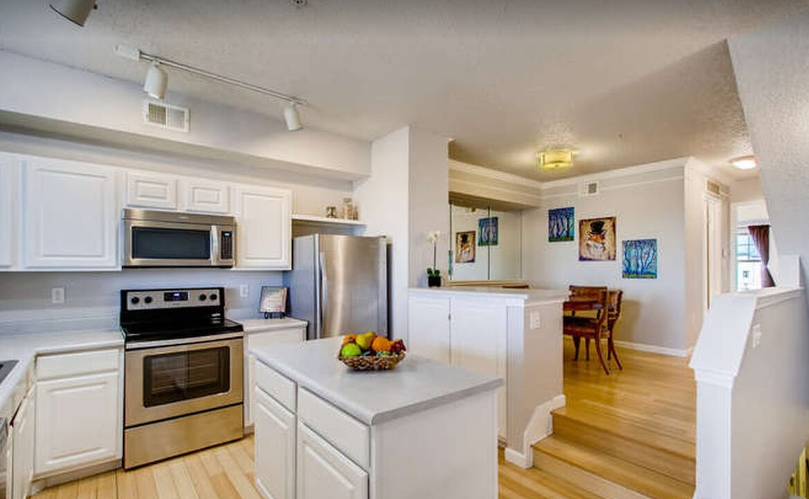 Images Stacey Richter - Colorado Landmark, Realtors®