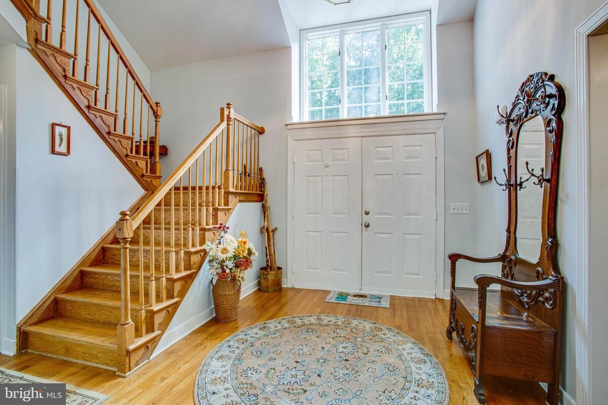 Images Kathleen O'Blinsky, Long & Foster Real Estate, Inc.