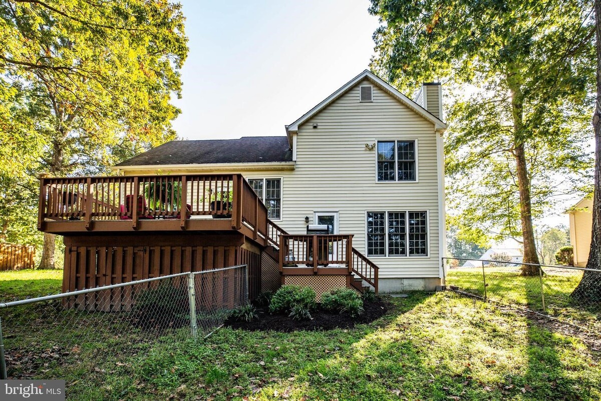 Images Kathleen O'Blinsky, Long & Foster Real Estate, Inc.