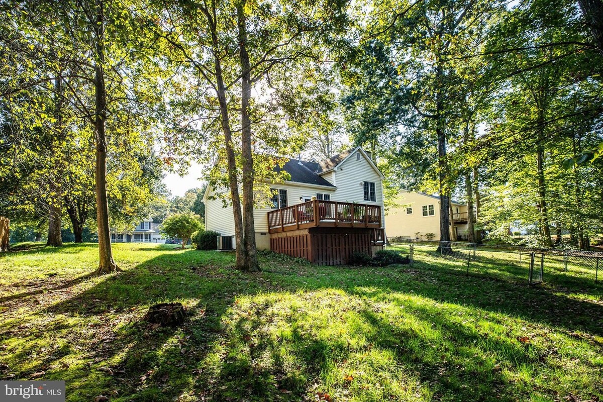 Images Kathleen O'Blinsky, Long & Foster Real Estate, Inc.