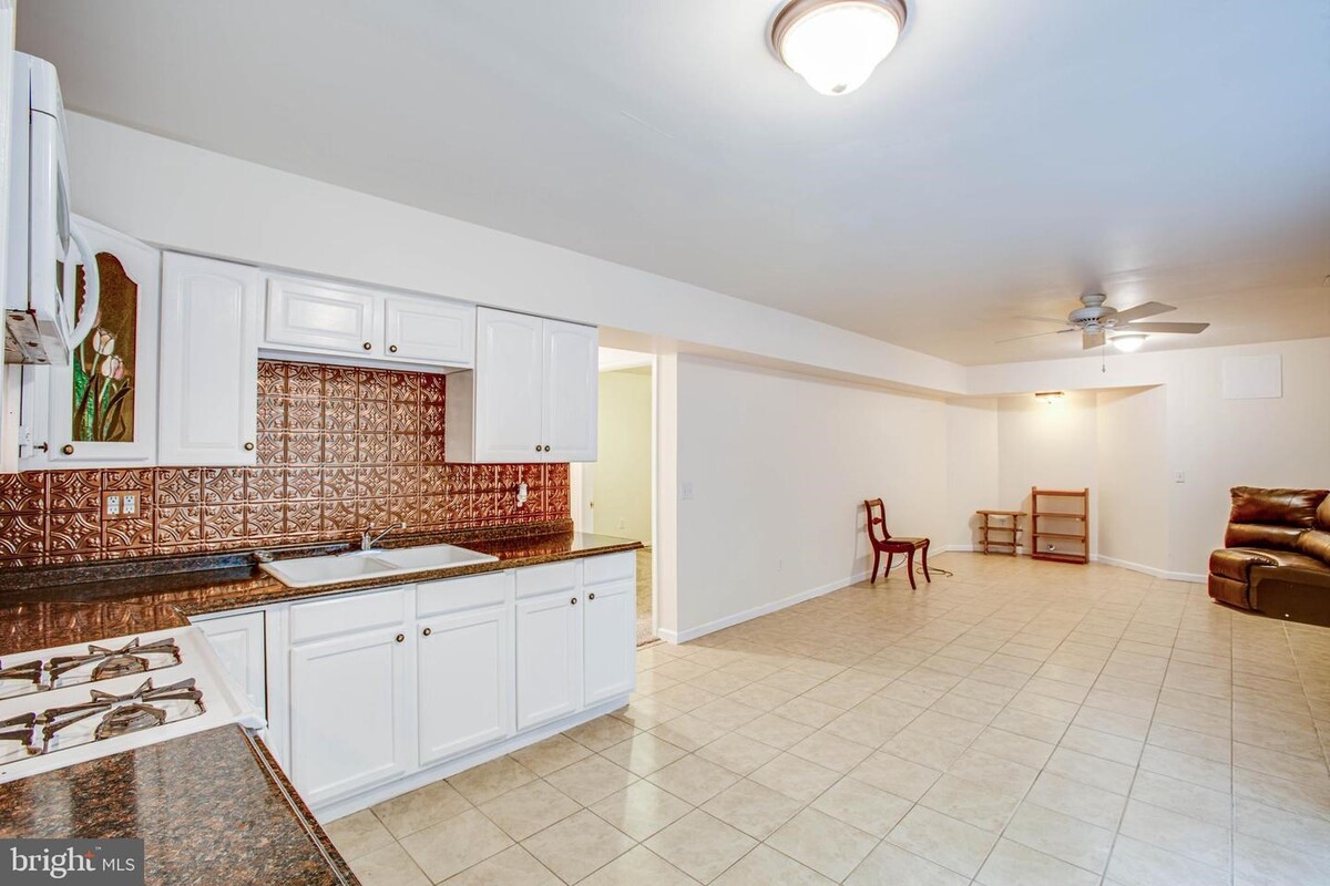 Images Kathleen O'Blinsky, Long & Foster Real Estate, Inc.