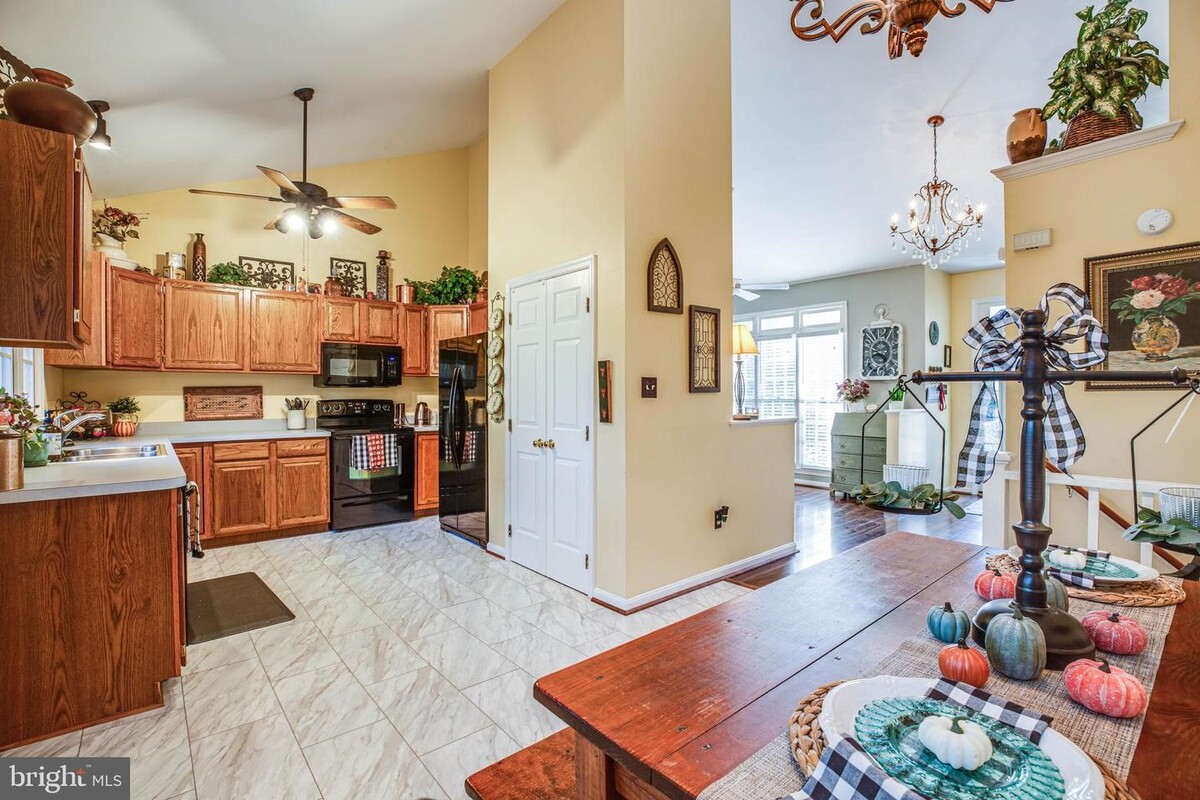 Images Kathleen O'Blinsky, Long & Foster Real Estate, Inc.