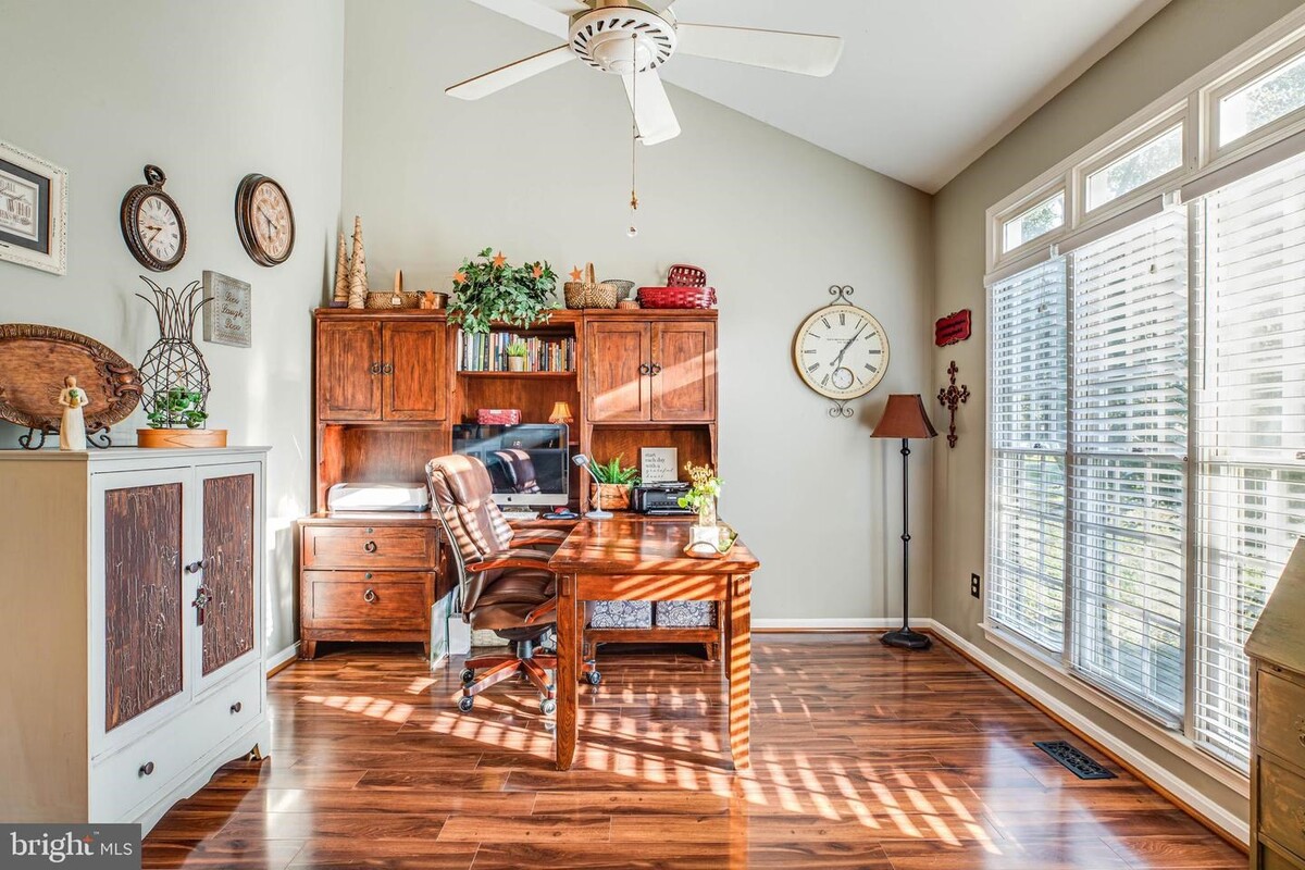 Images Kathleen O'Blinsky, Long & Foster Real Estate, Inc.