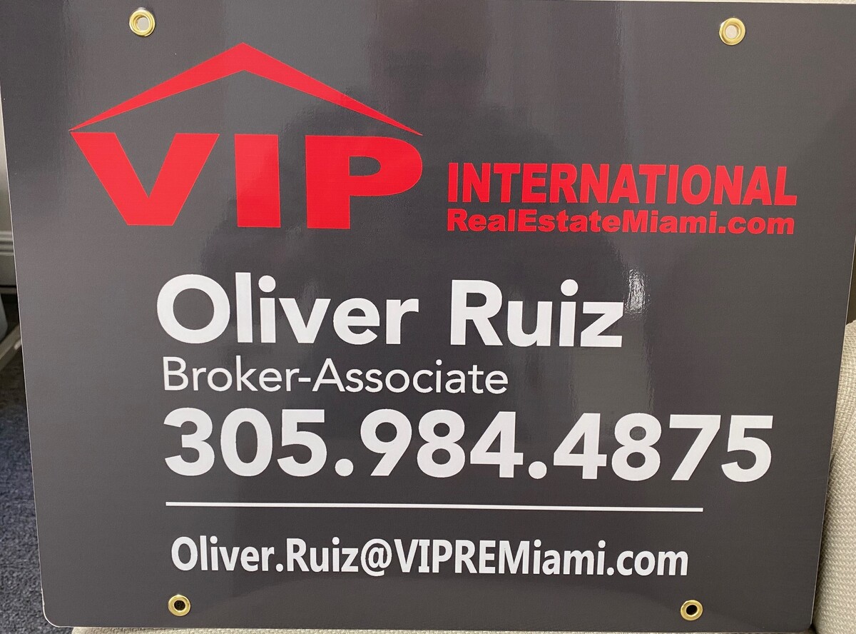 Images Oliver Ruiz REALTOR® The Brickell Expert