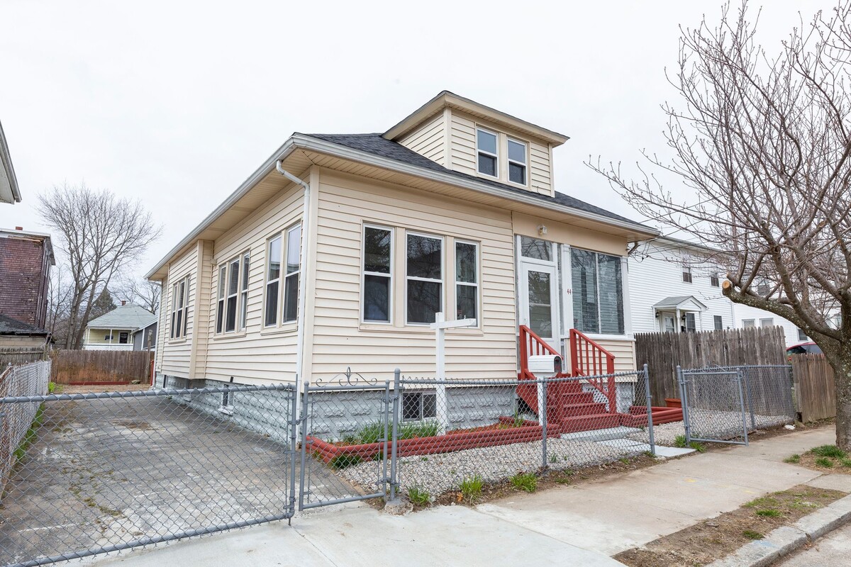Images Dave Antonelli - My RI Agent at Slocum Realty