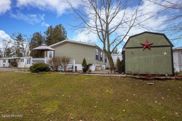 Images Sheila Scott with Cressy & Everett Real Estate