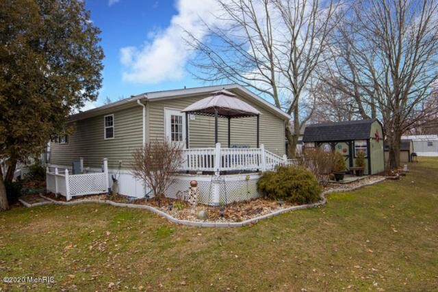 Images Sheila Scott with Cressy & Everett Real Estate