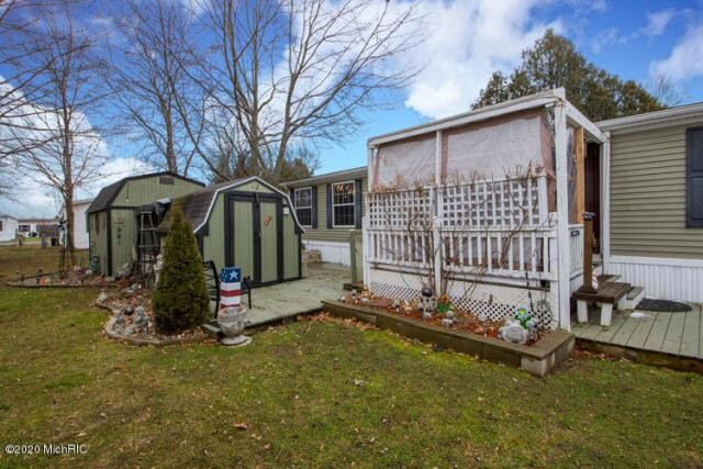 Images Sheila Scott with Cressy & Everett Real Estate