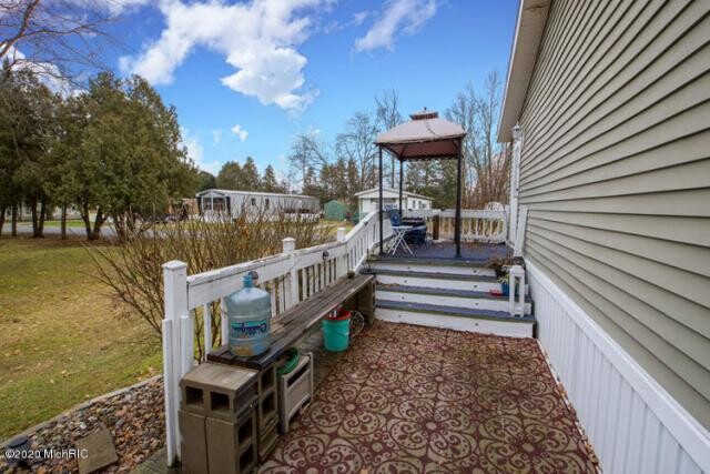 Images Sheila Scott with Cressy & Everett Real Estate