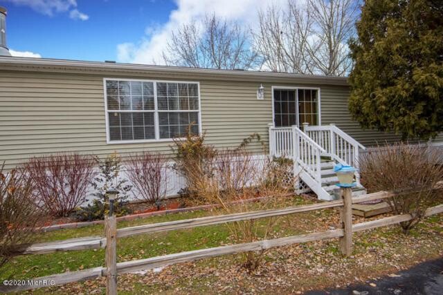 Images Sheila Scott with Cressy & Everett Real Estate