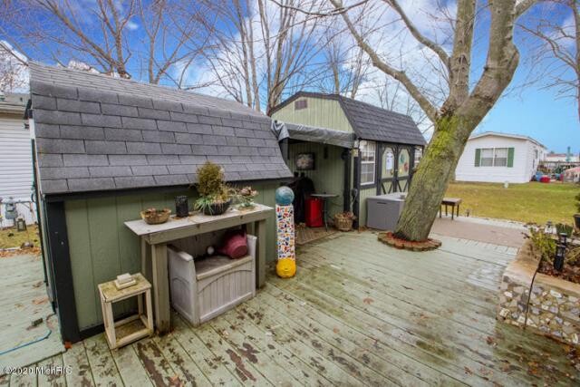 Images Sheila Scott with Cressy & Everett Real Estate