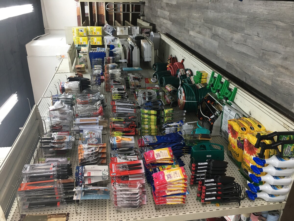 Images Navarro's Hardware Store