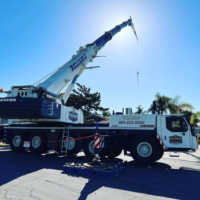 Images Reliable Crane Service