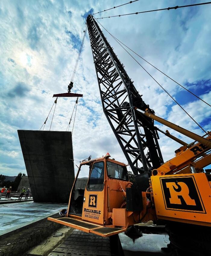 Images Reliable Crane Service