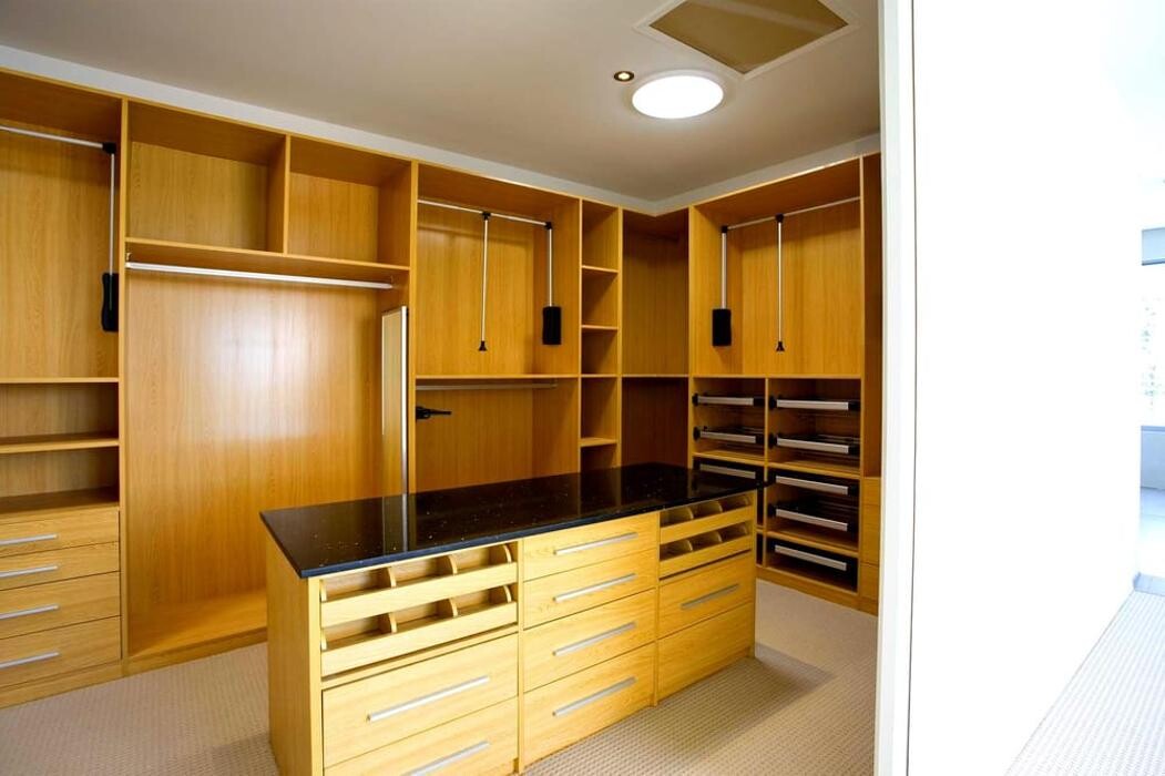 Images Bella Closets & Cabinets