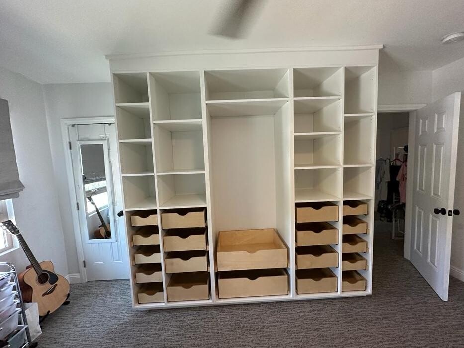 Images Bella Closets & Cabinets