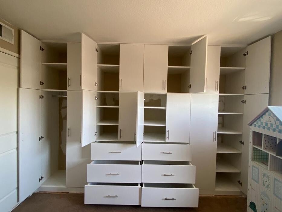 Images Bella Closets & Cabinets