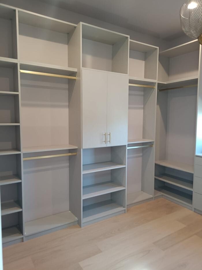 Images Bella Closets & Cabinets