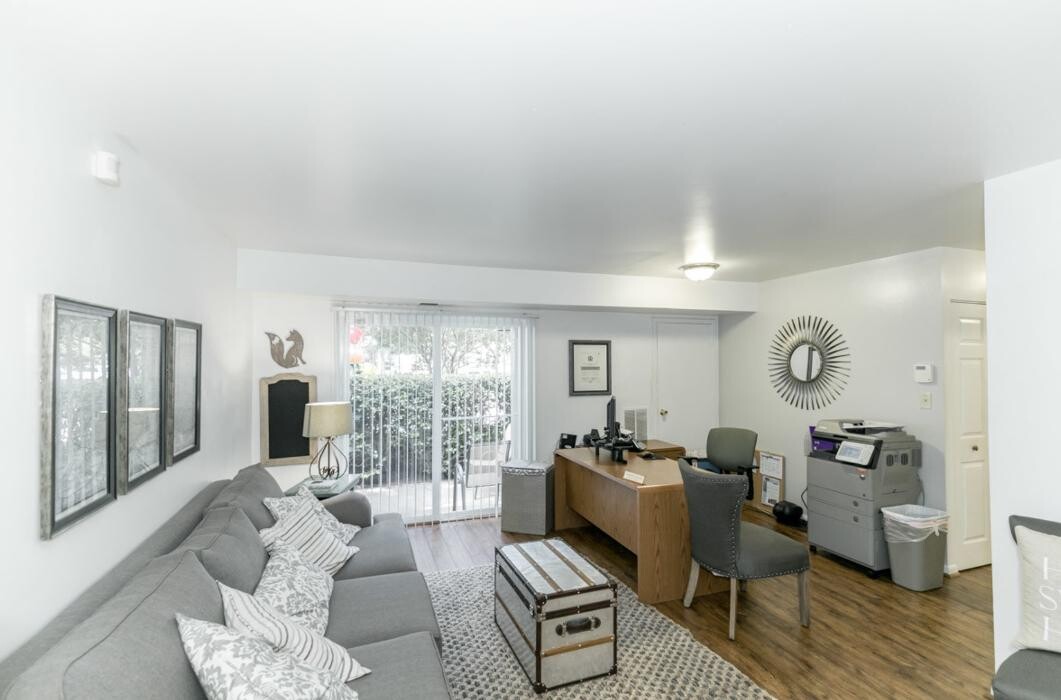 Images Fox Hill Apartments