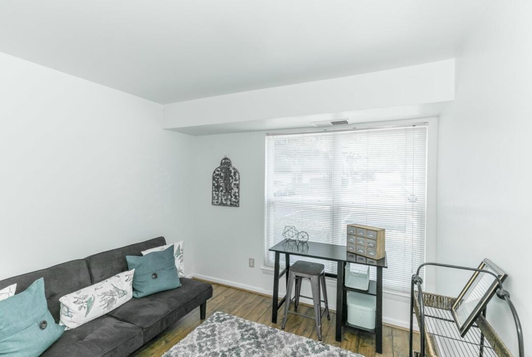 Images Fox Hill Apartments