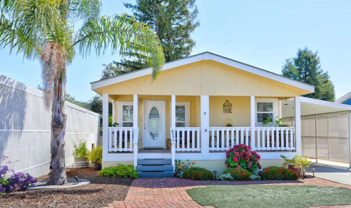 Images Crystal Cowart Real Estate Broker