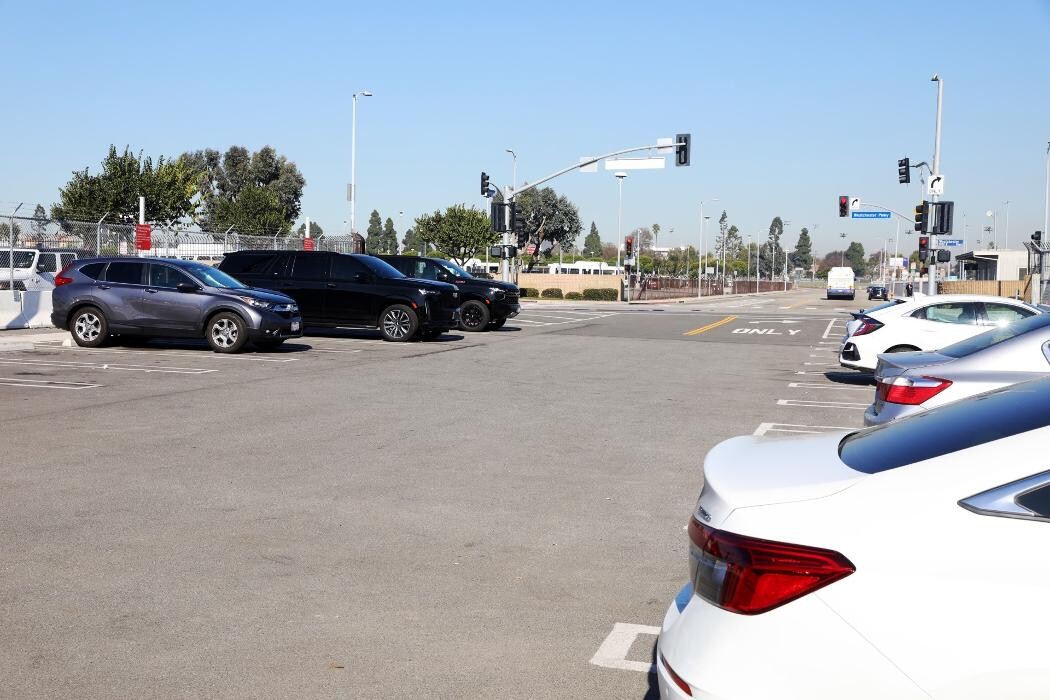 Images Avis Car Rental