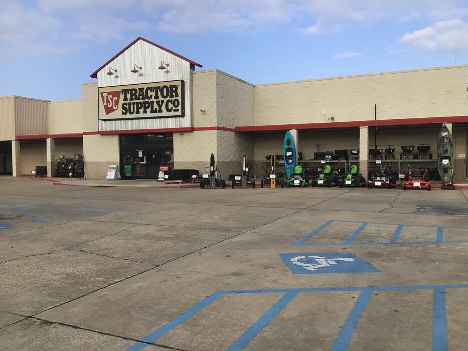 Images Tractor Supply Co.