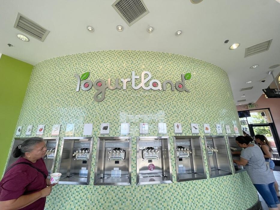 Images Yogurtland Reseda