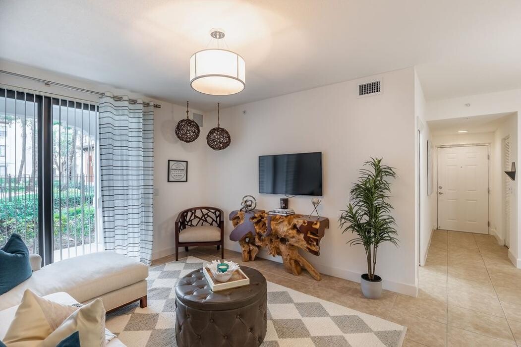 Images AMLI Toscana Place